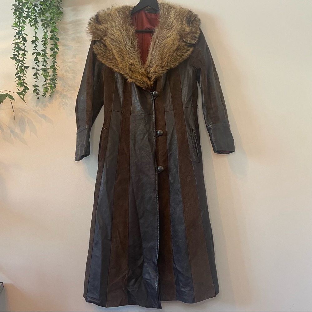 Luxurious Vintage Brown Leather Trench Coat with Fur Collar S/M
